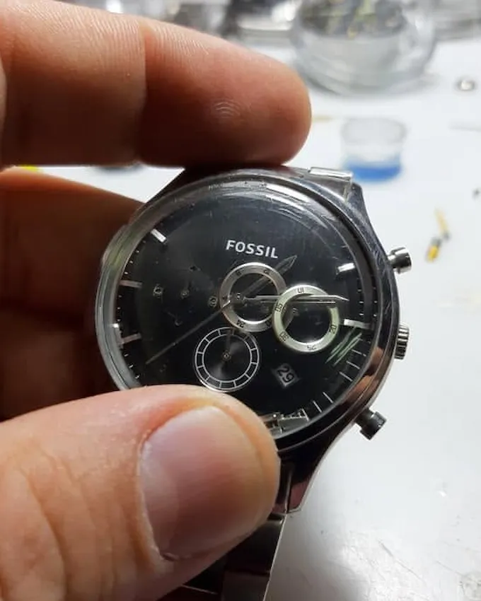 Fossil hronograf sat pre popravke u časovničarskoj radnji Todorović Watch Co u Nišu