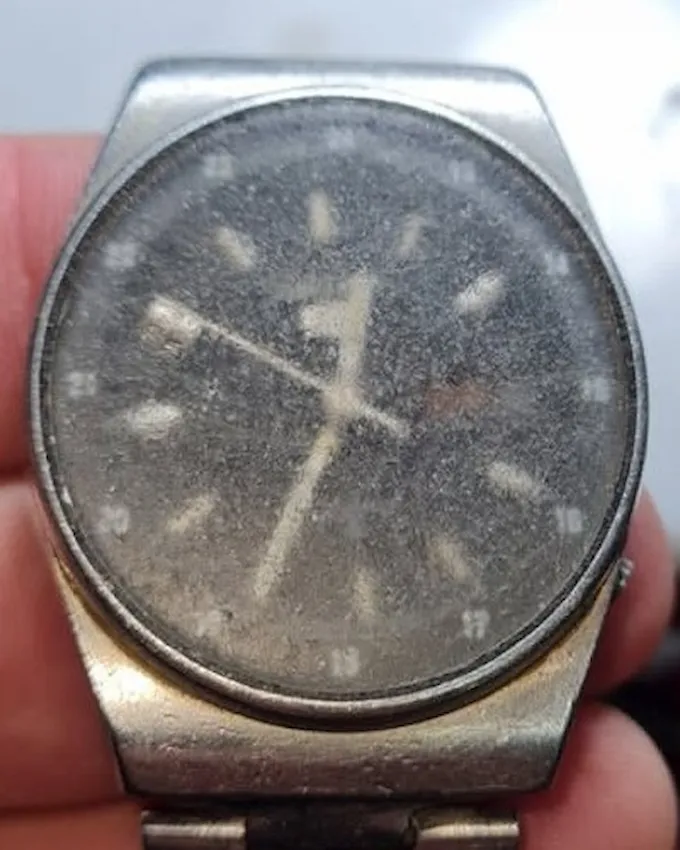 Seiko sat sa izgrebanim i mutnim staklom pre popravke u radnji Todorović Watch Co